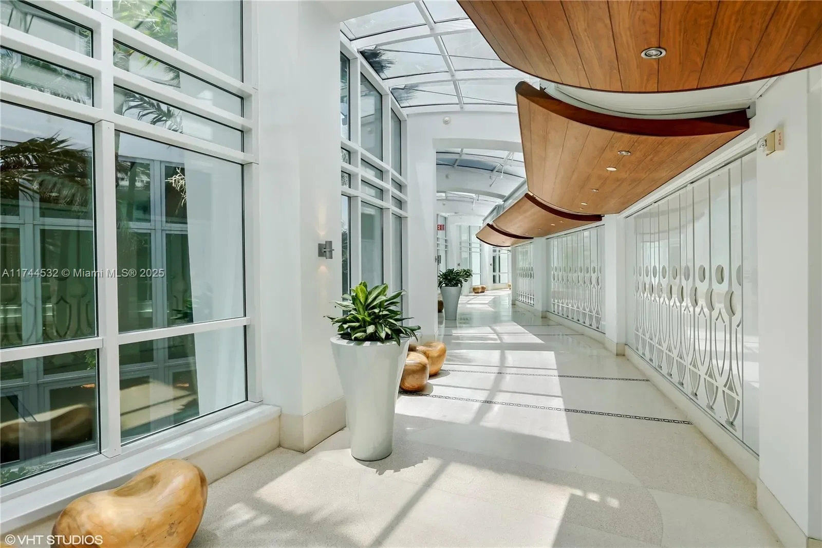4401 COLLINS AV 1206, Miami Beach, Florida, United States. - Photo 32