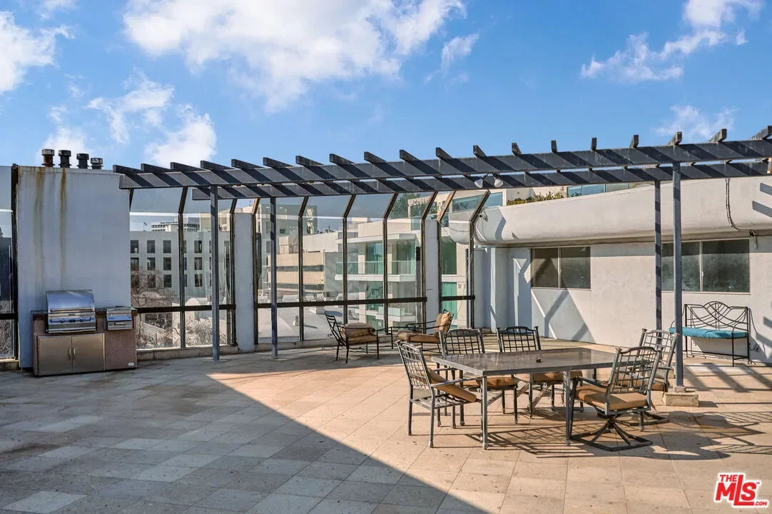 Exterior photo 3