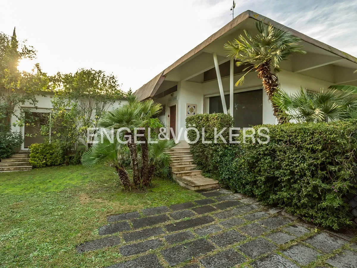 Exclusive house in Via di Casalpalocco 3