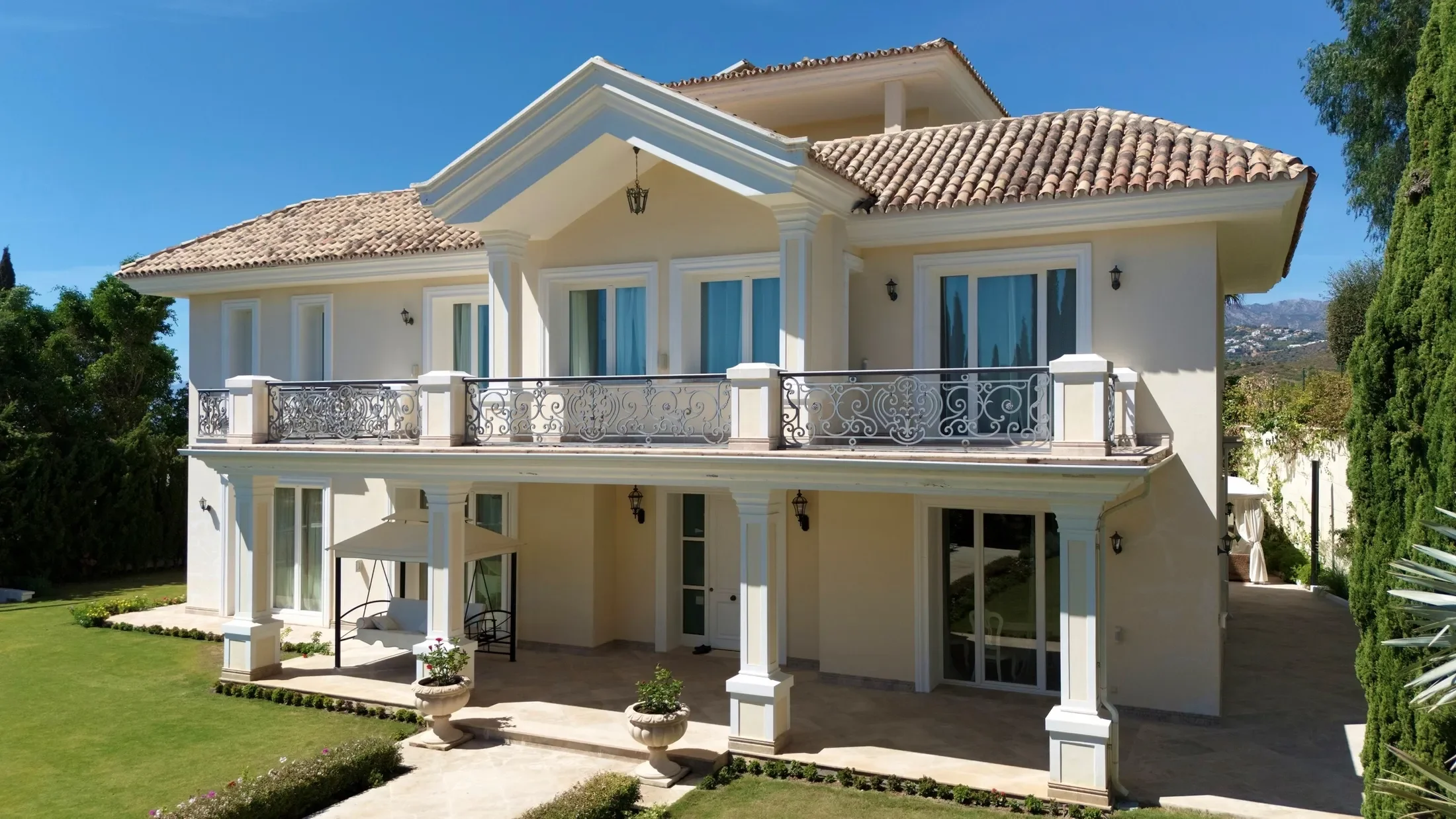 Exterior photo 5