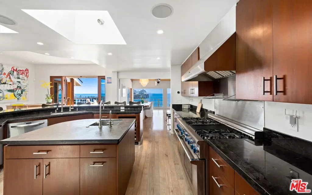 23018 Pacific Coast Highway, Malibu, California, United States. - Photo 40