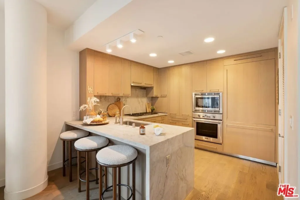 1755 Ocean Avenue 412, Santa Monica, California, United States. - Photo 2