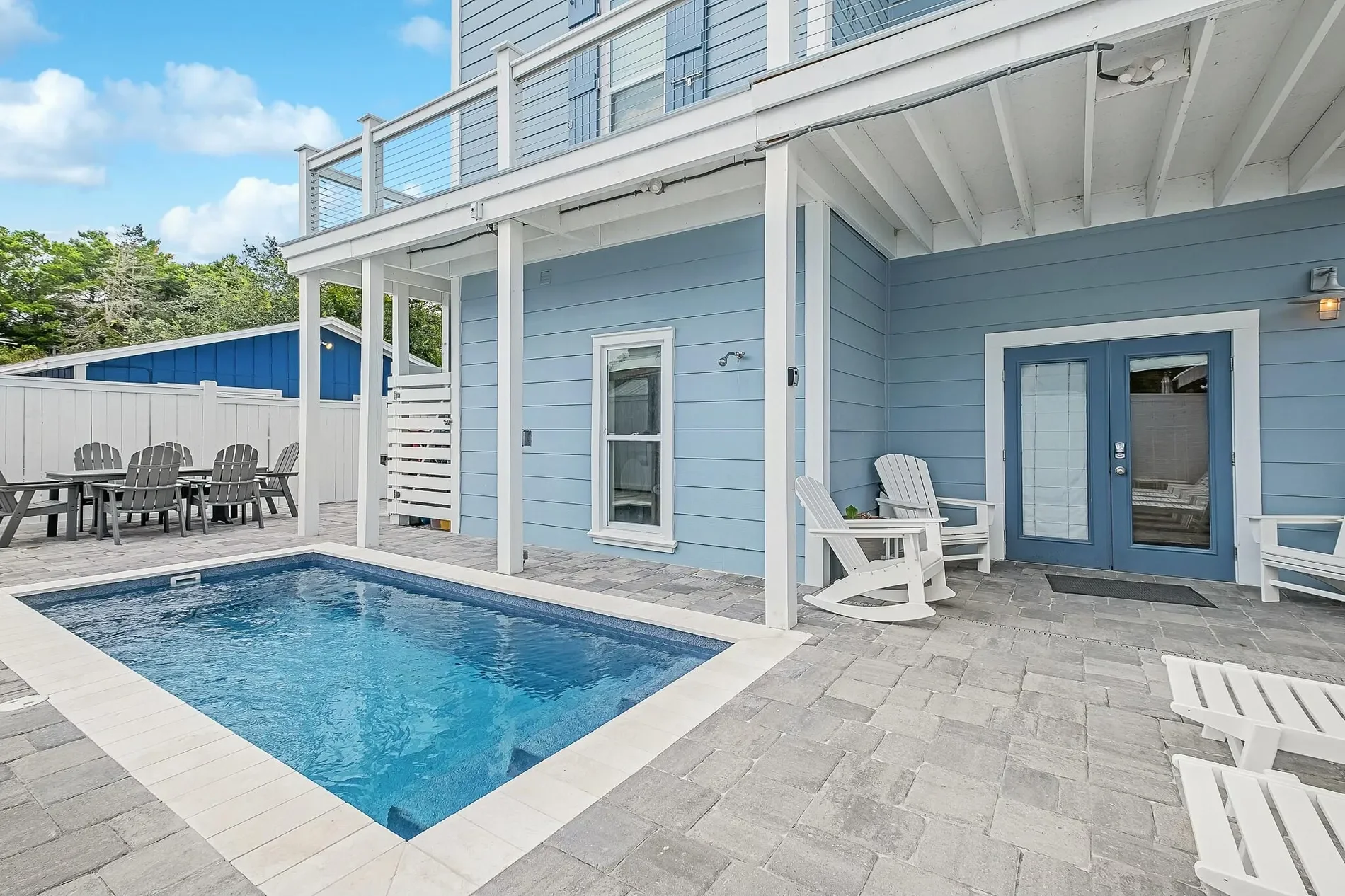 Exterior photo 5