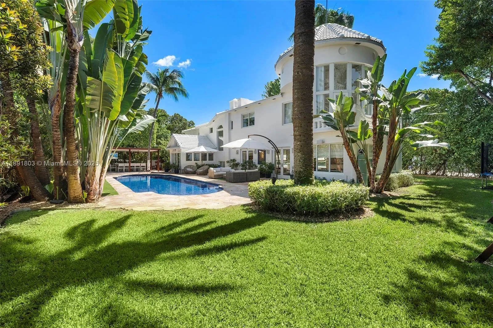 2701 N Bay Rd, Miami Beach, Florida, United States. - Photo 6