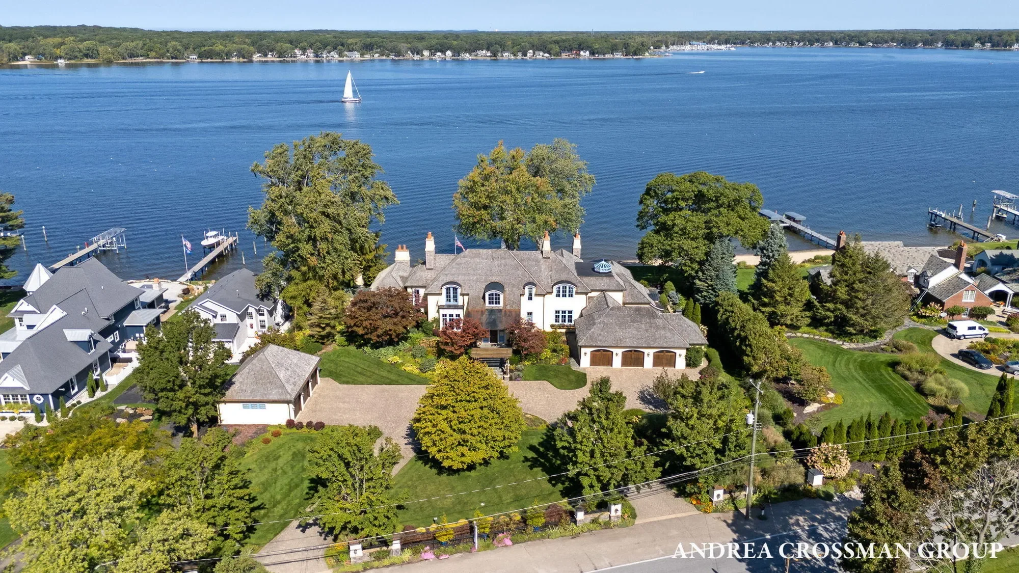 1933 South Shore Drive, Holland, MI 49423, Holland, Michigan, United States. - Photo 18