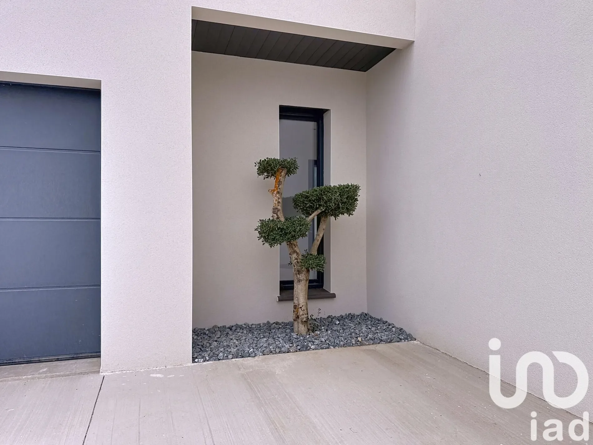 Exterior photo 4