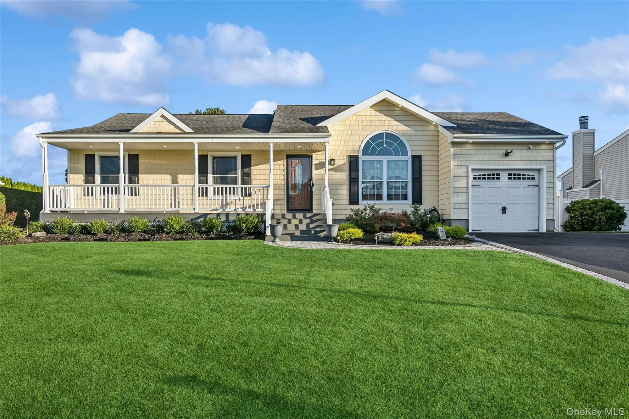 45 Meadow Court, Manorville, New York, United States. - Hero Image
