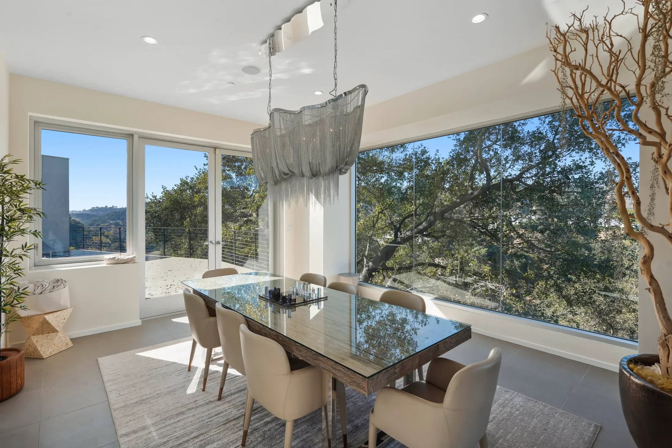 Contemporary Estate with Breathtaking Panoramic City Views