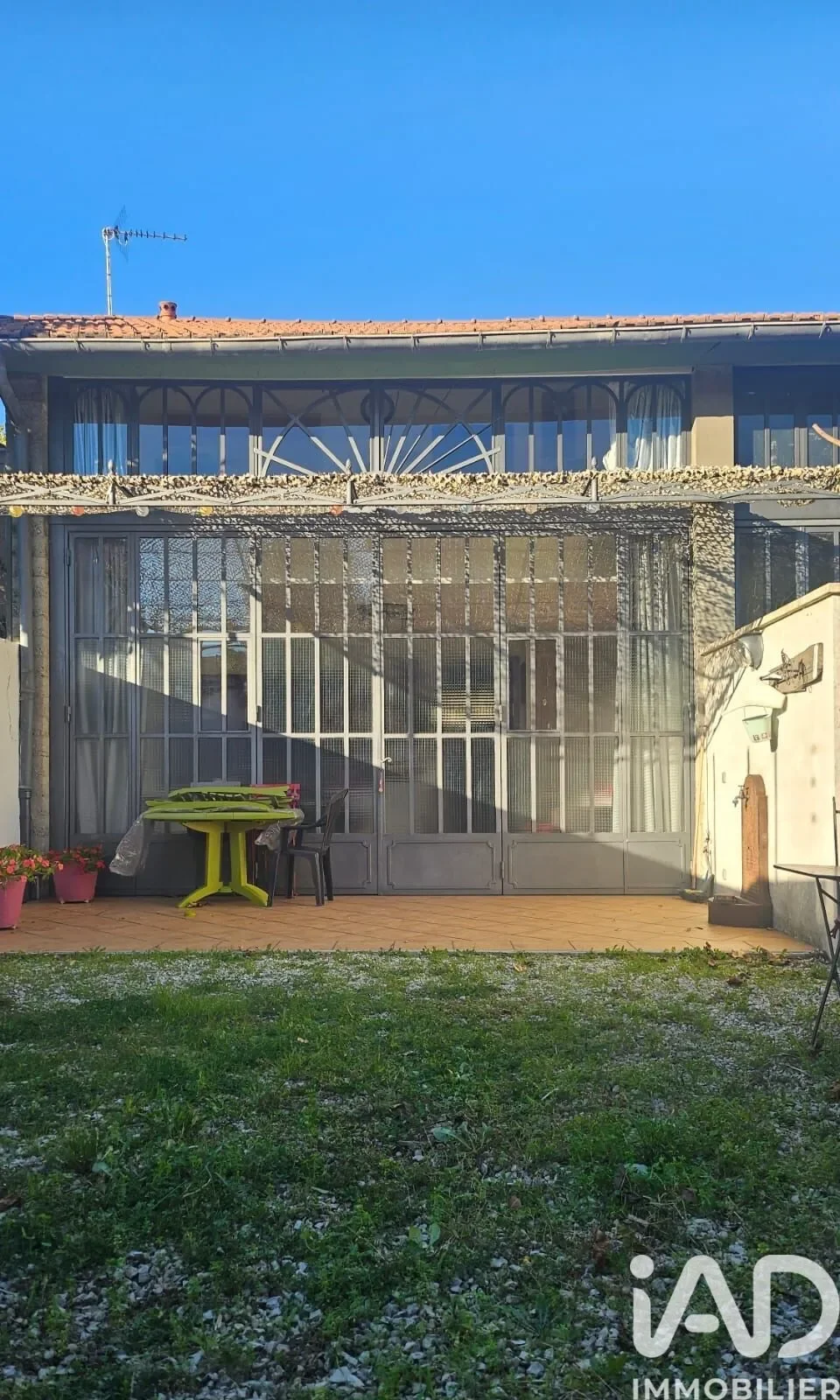 Exterior photo 3
