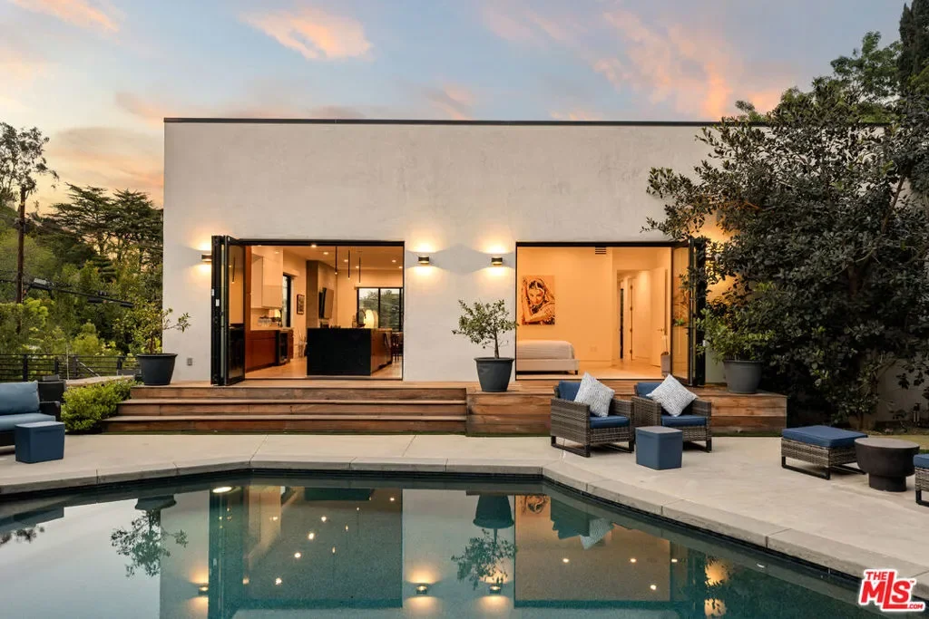 8446 Kirkwood Drive, Los Angeles, California, United States. - Photo 6
