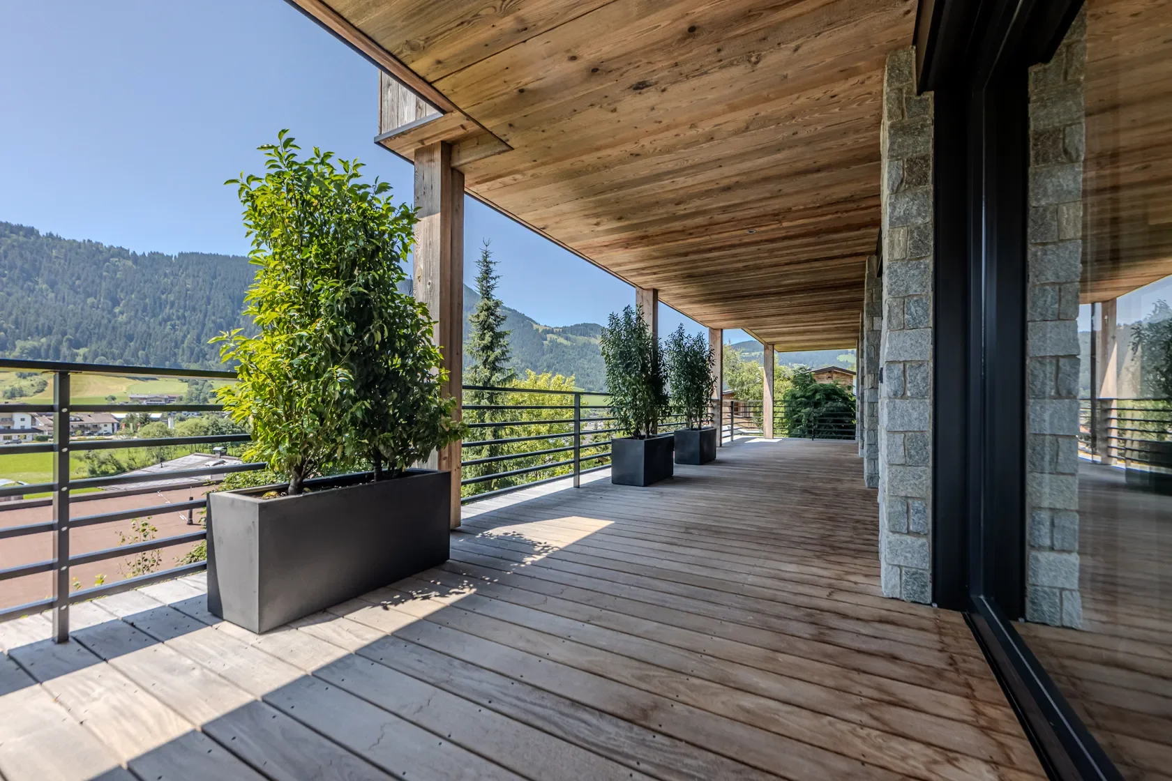 Exterior photo 8