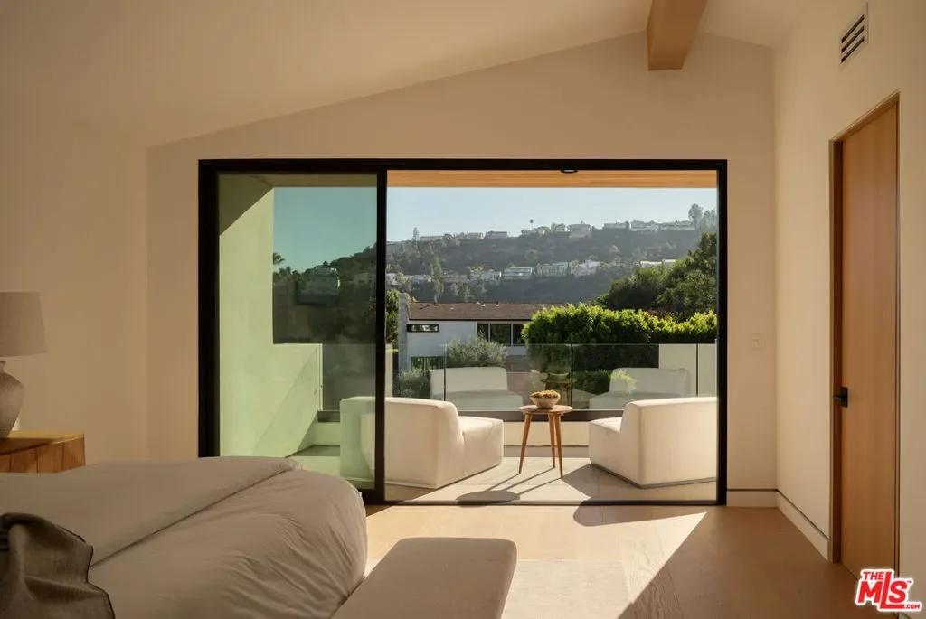 2608 Zorada Drive, Los Angeles, California, United States. - Photo 13