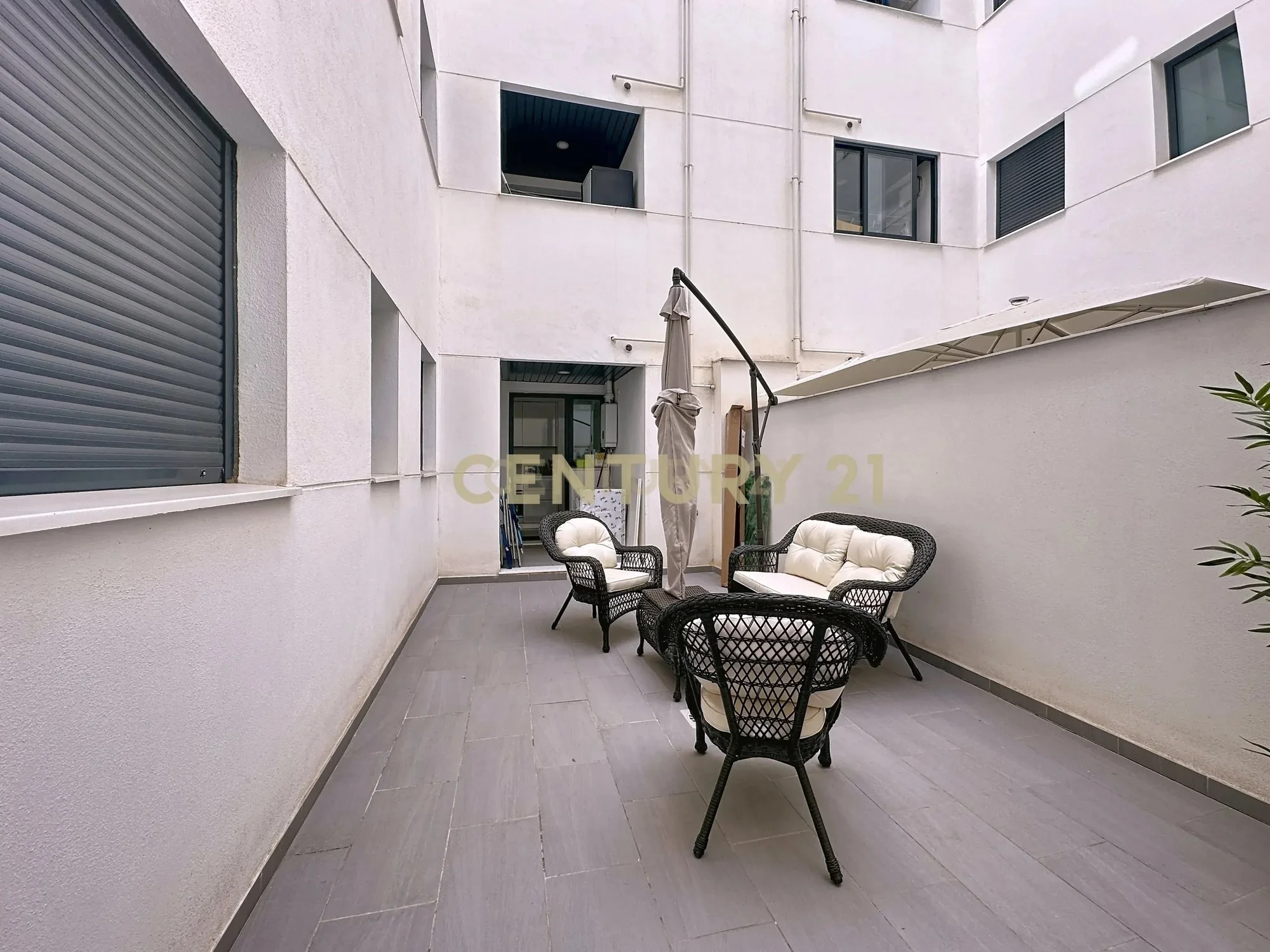 Exterior photo 4