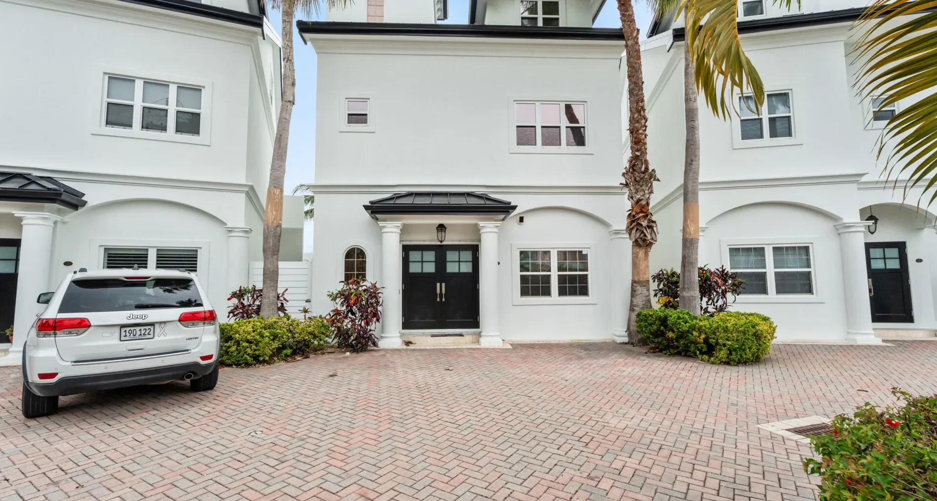 Exterior photo 6