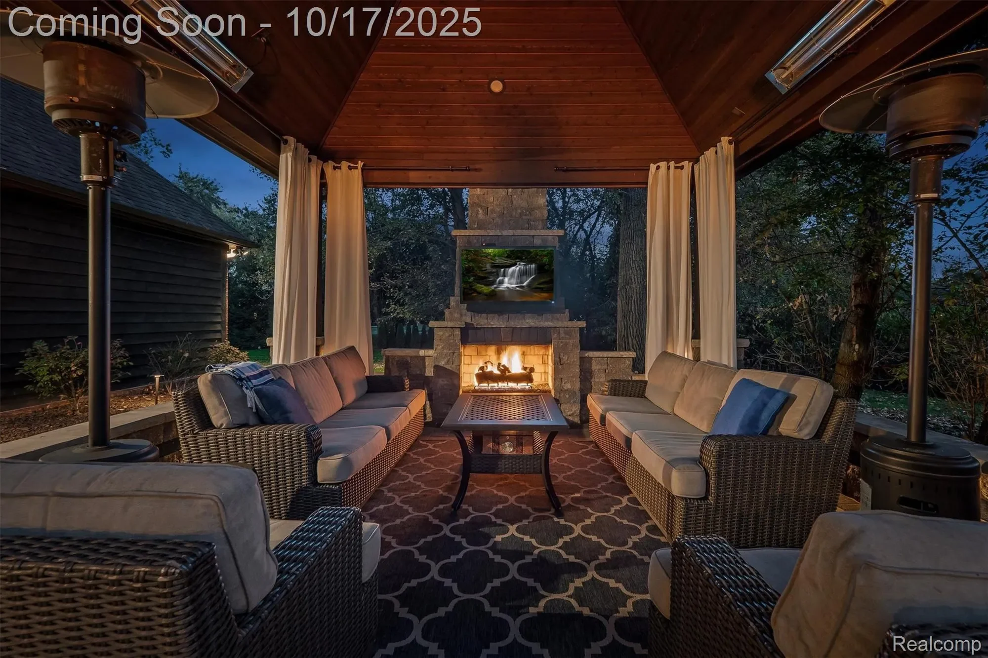 25325 Devon Lane, Franklin Village, MI 48025, Beverly Hills, Michigan, United States. - Photo 18