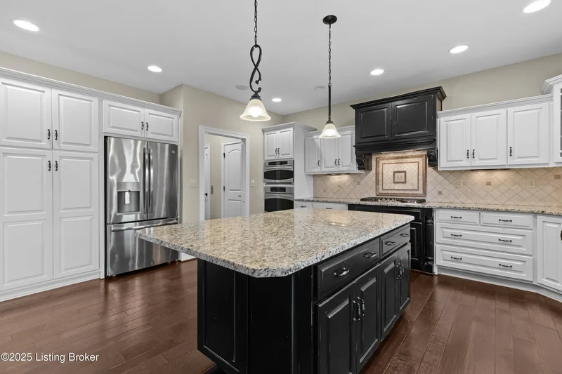 17004 Persimmon Wood Trail, Fisherville, KY 40023, Watterson Park, Kentucky, United States. - Photo 26