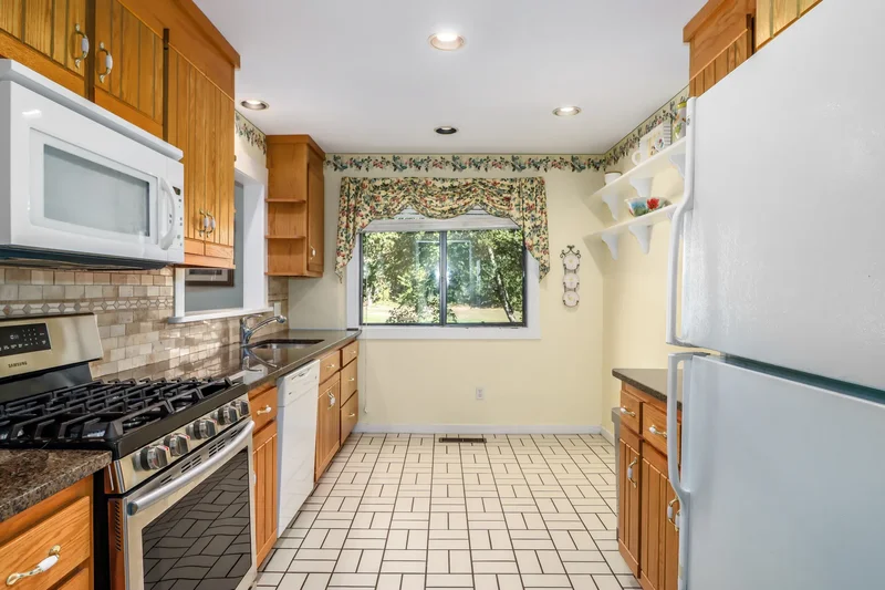 664 Osage Lane A, Stratford, CT 06614, Stratford, Connecticut, United States. - Photo 9