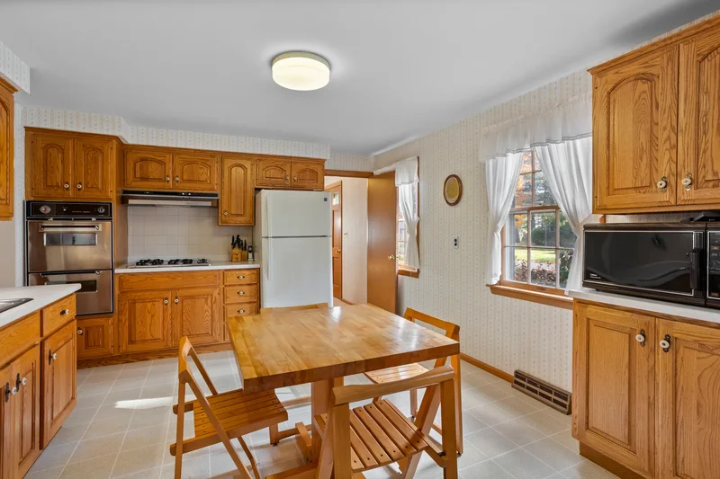 14 Arbutus Avenue , Chelmsford, MA 01824, Chelmsford, Massachusetts, United States. - Photo 15