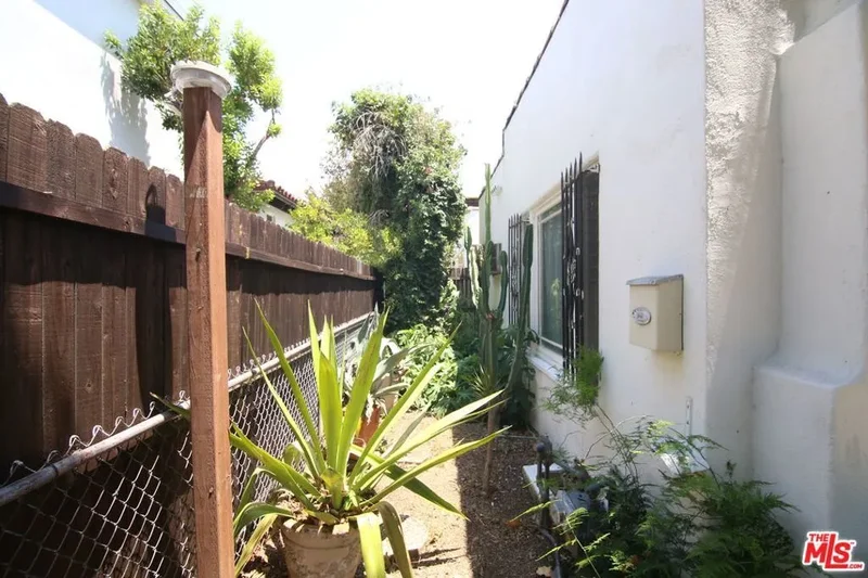 1028 N Hayworth Avenue, Los Angeles, California, United States. - Photo 28