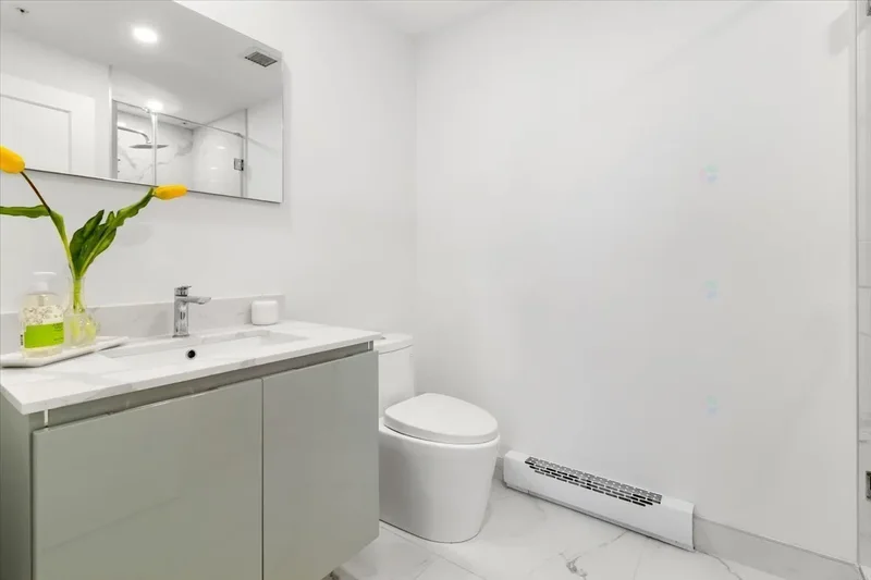 1051 Rue de la Montagne 403, Montréal, Quebec, Canada. - Photo 10