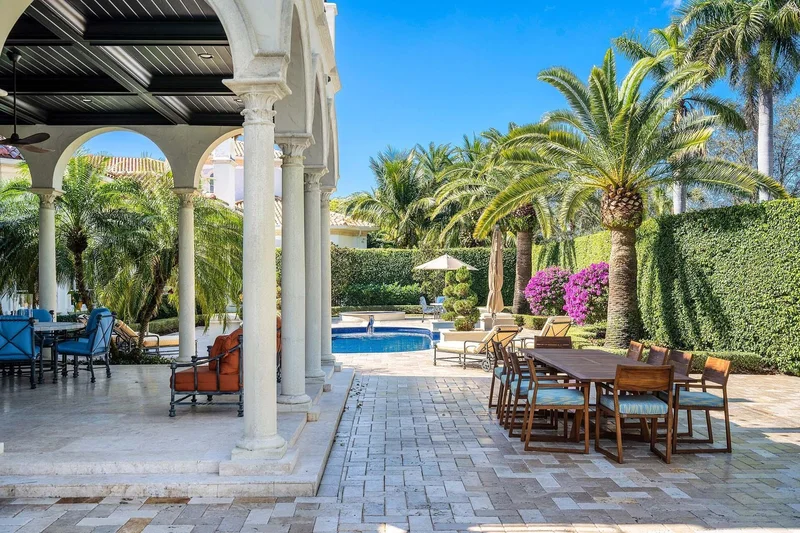 Single Family Residence in Boca Raton