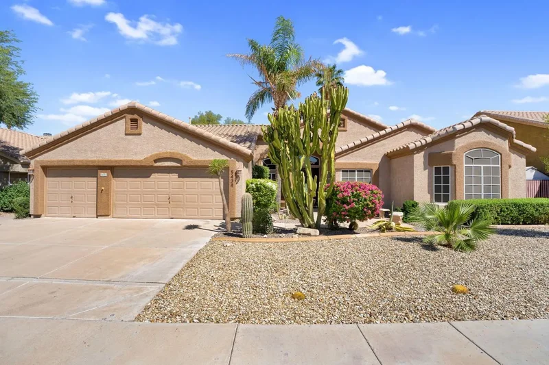 5434 E CAMPO BELLO DRIVE