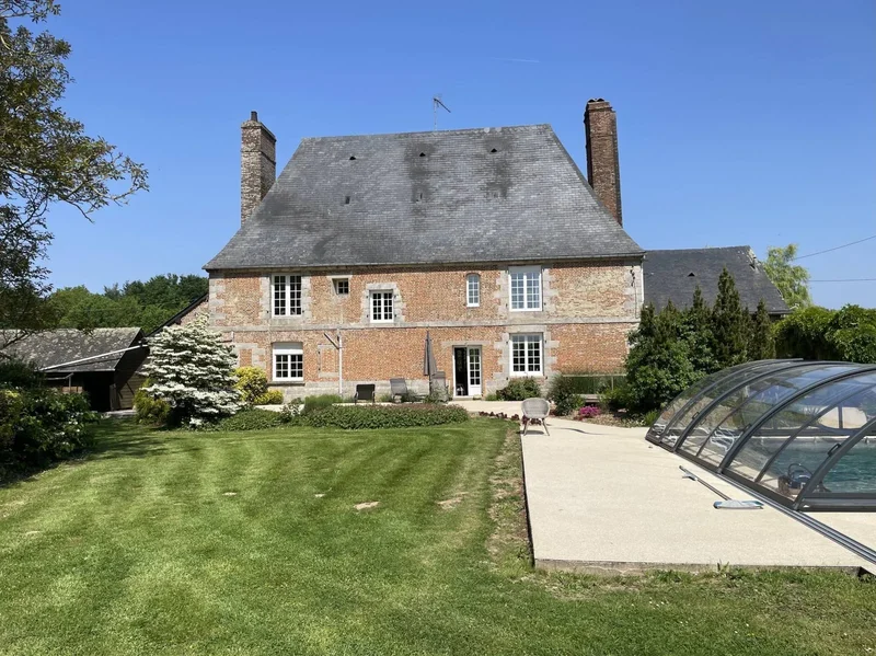 EXCLUSIVITY ELEGANT MANOR 17TH CENTURY ON APPROXIMATELY 5 HECTARES WITH OUTBUILDINGS AND POOL 10 MIN