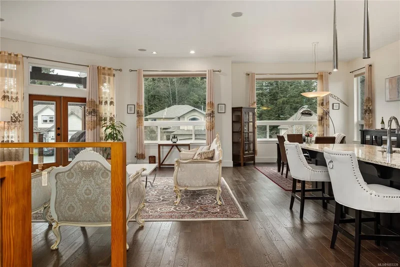 1674 Trumpeter Cres, Courtenay, British Columbia, Canada. - Photo 2