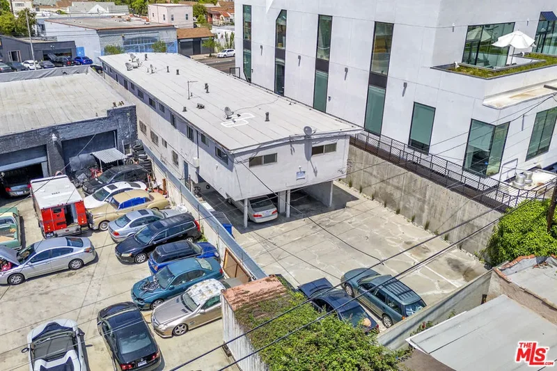 5614 W Adams Boulevard, Los Angeles, California, United States. - Photo 11