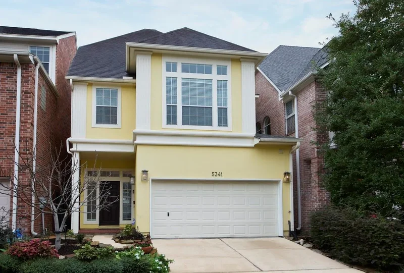 Single Family Residence in Houston