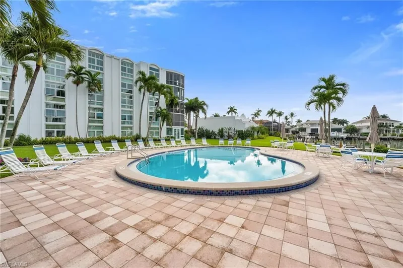 400 Park Shore DR #302, Naples, Florida, United States. - Photo 3