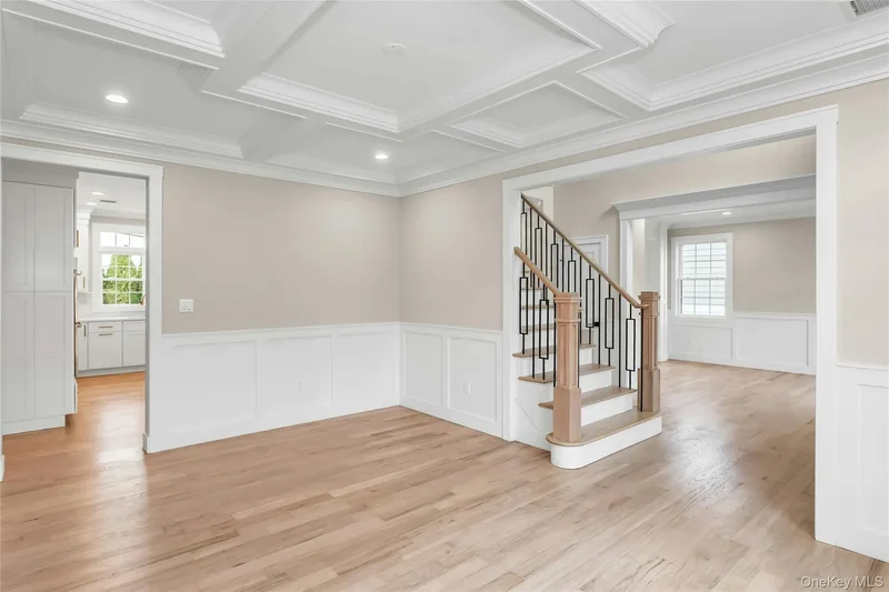 22 Cheshire Avenue, Syosset, New York, United States. - Photo 9