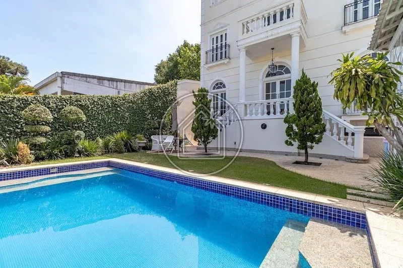 Leblon. Villa in the most exclusive area of Rio de Janeiro