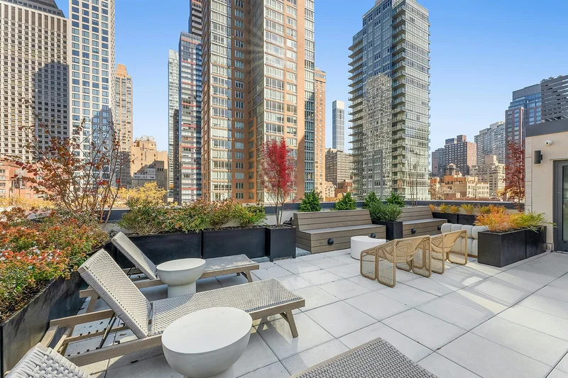EAST 52ND STREET, New York, New York, United States. - Photo 10