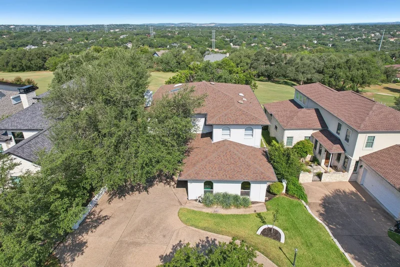 319 Hazeltine DR, The Hills, Texas, United States. - Photo 33