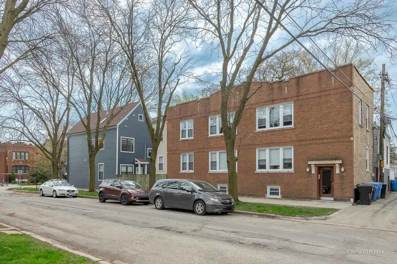 2239 W Cornelia Avenue, Chicago, IL 60618, Chicago, Illinois, United States. - Photo 7