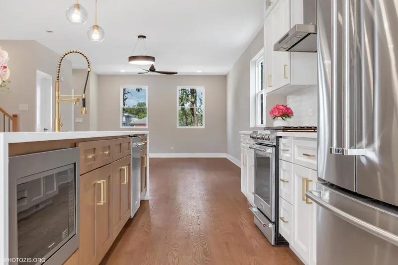 7431 W Forest Preserve Avenue, Chicago, Illinois, United States. - Photo 7