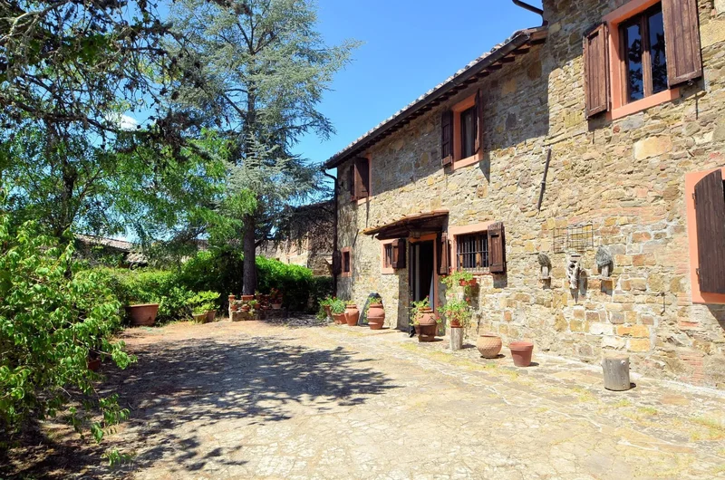 Casale in stile Toscano con terreno e vista panoramica in vendita a Greve in Chianti