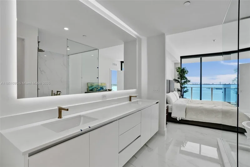 700 NE 24th St 806, Miami, Florida, United States. - Photo 14