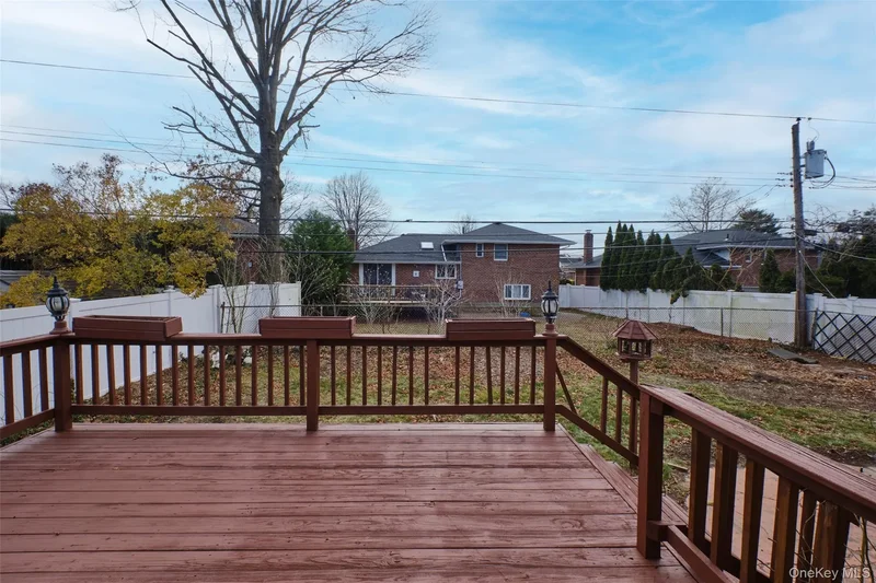 19 Birchwood Park Drive, Syosset, New York, United States. - Photo 23