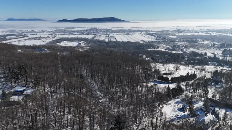 446 Ch. des Moulins, Mont-Saint-Hilaire, Quebec, Canada. - Photo 6