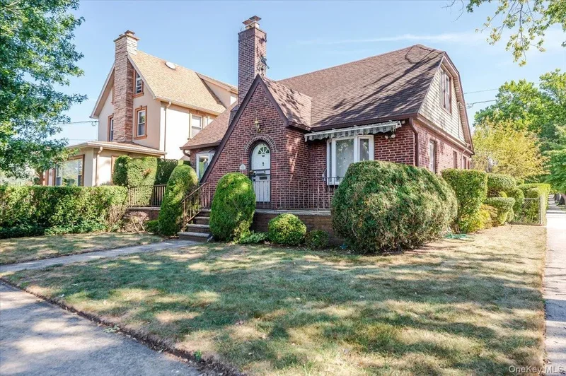 27-19 Murray Street, Flushing, NY 11354, New York, New York, United States. - Photo 22