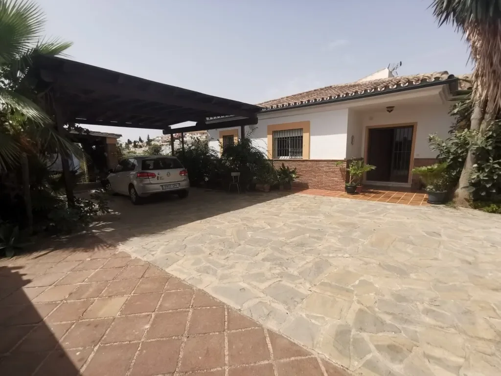 Exterior photo 2