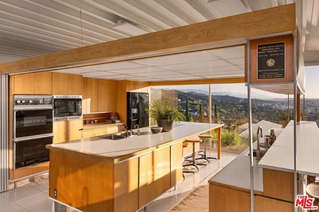 1635 Woods Drive, Los Angeles, California, United States. - Photo 8