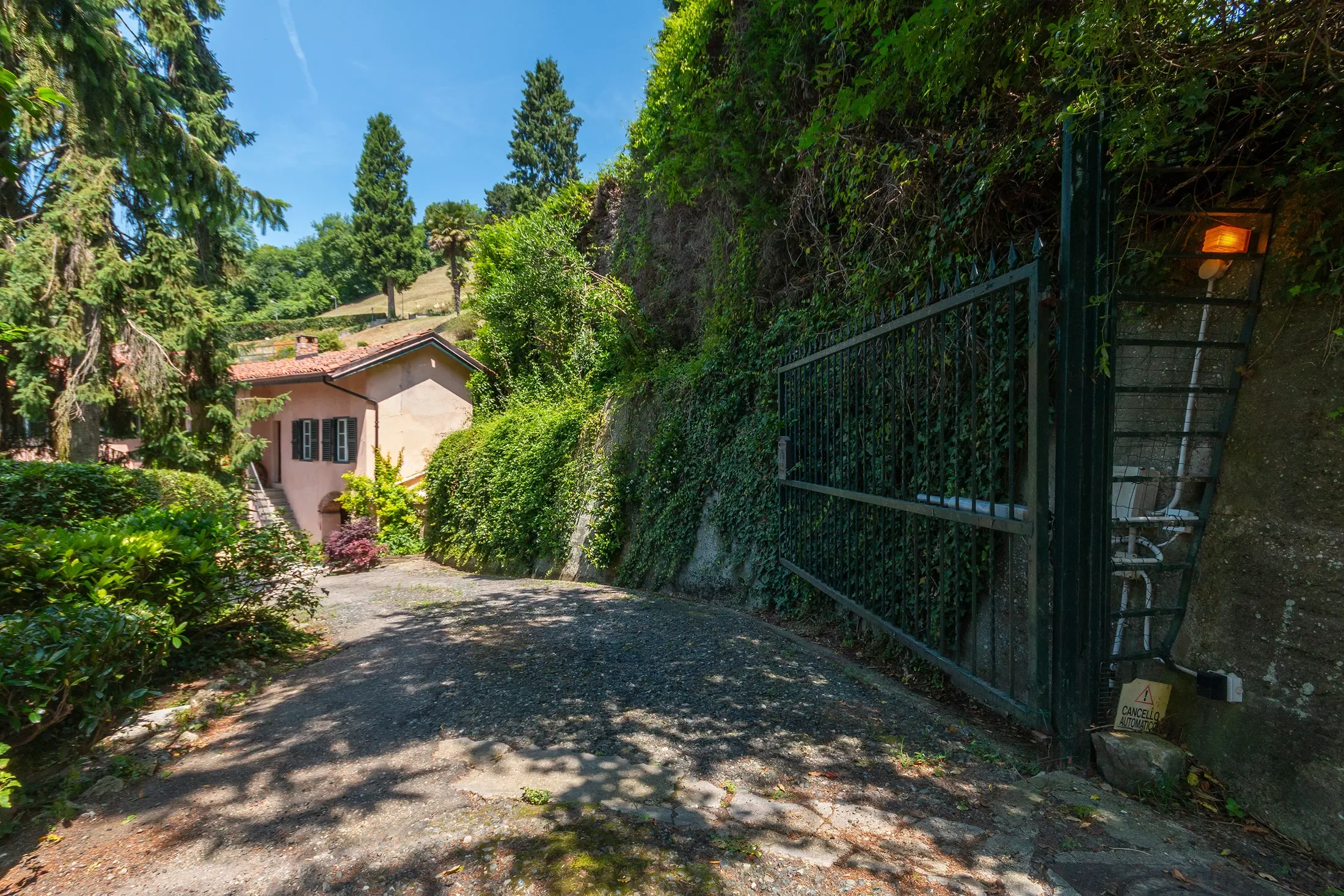 Exterior photo 10