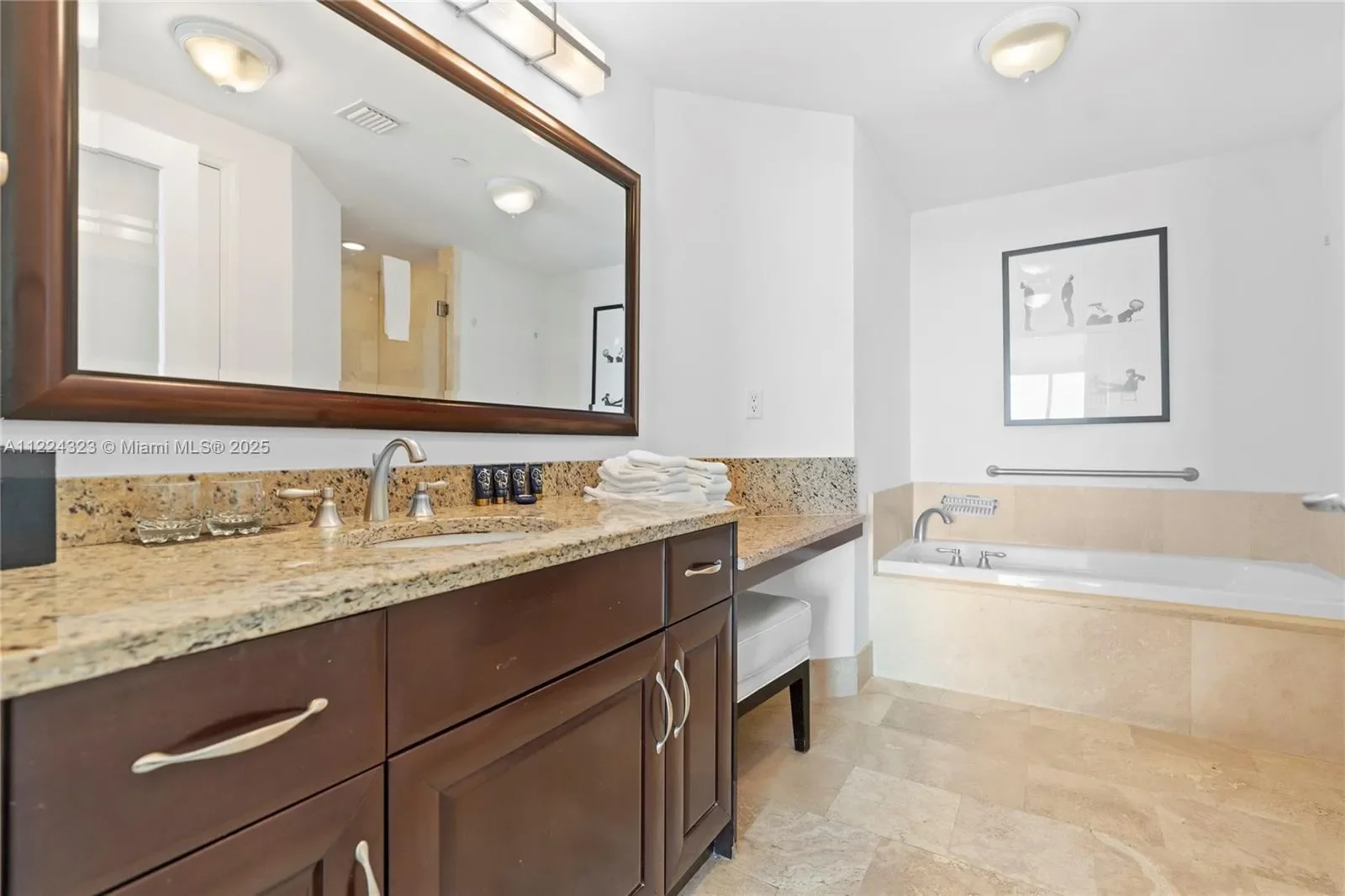 4401 COLLINS AV 2906/2908, Miami Beach, Florida, United States. - Photo 19