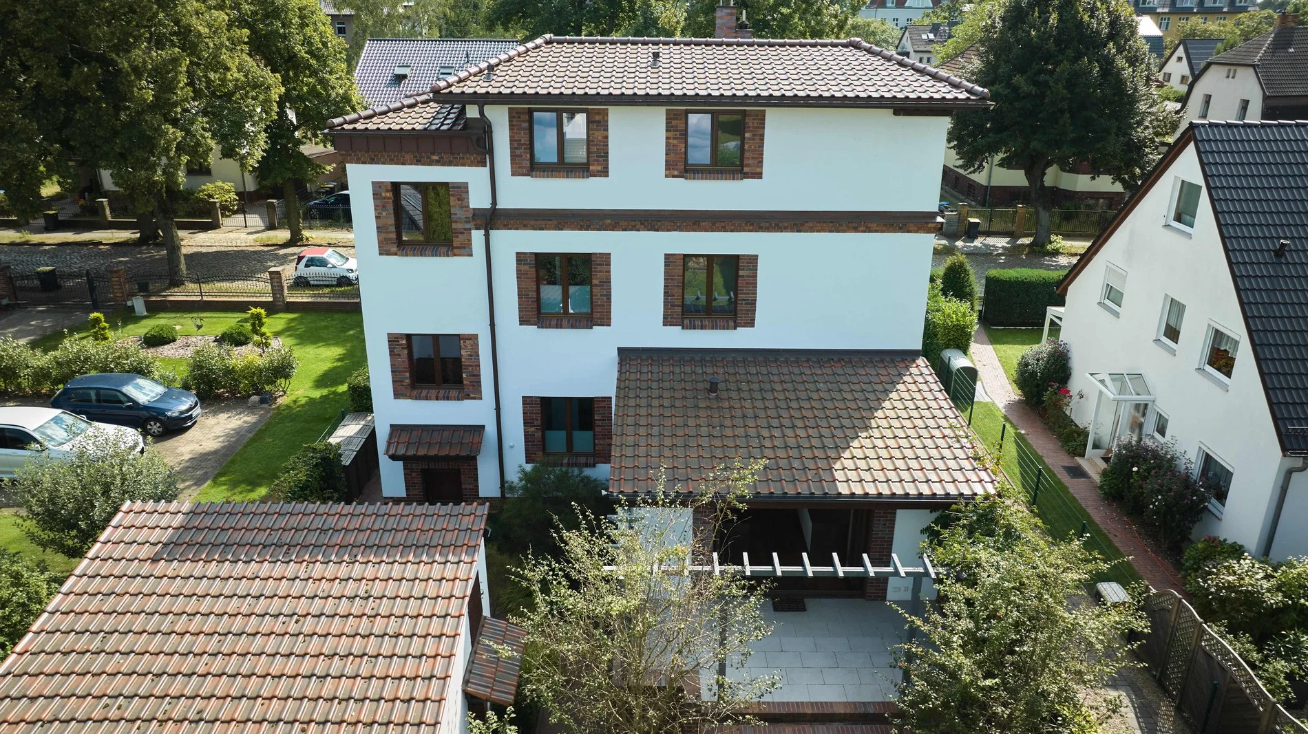 Exterior photo 2