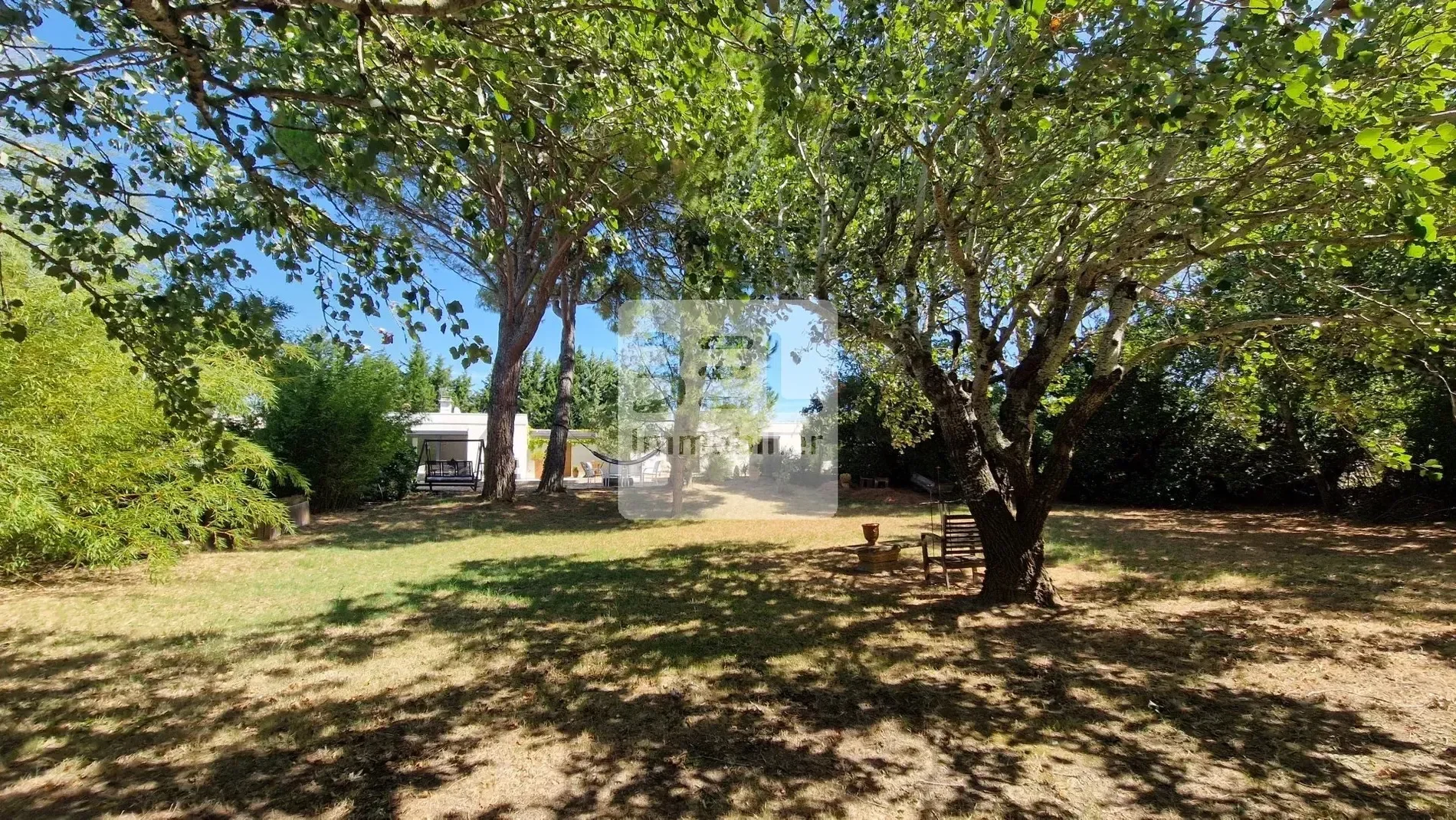 Exterior photo 9