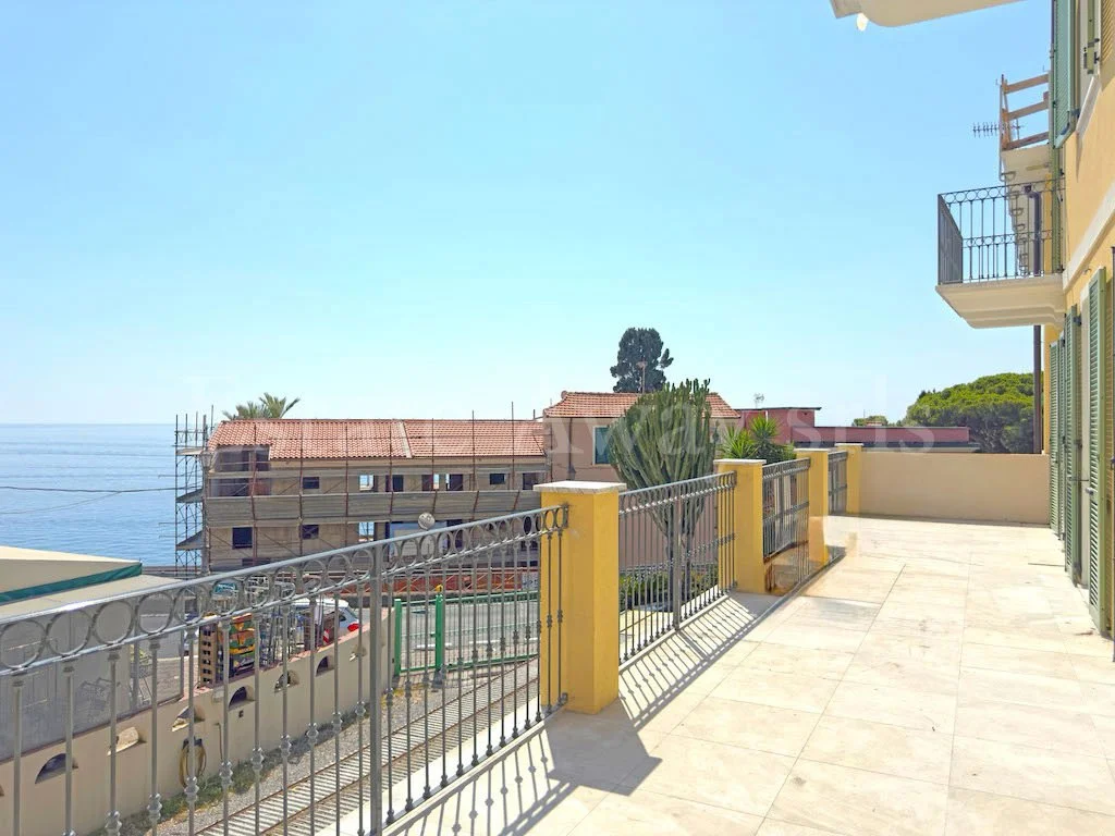 Exterior photo 2