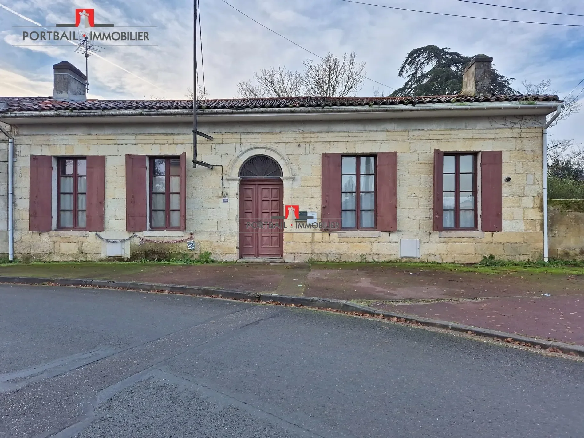 Exterior photo 4
